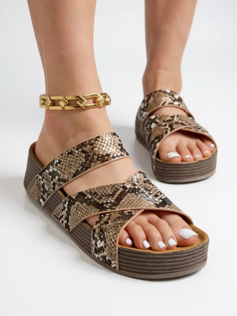 Women's Woven Platform Cushioned Sandals