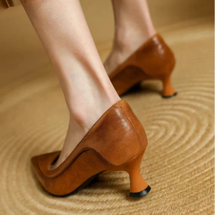 Women's Pointed Toe Kitten Heel Pumps